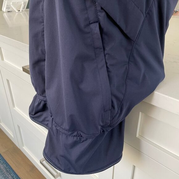 Lululemon Kicking Asphalt Sleeveless Lightweight Vest in Midnight Navy Sz 6 - Picture 6 of 16